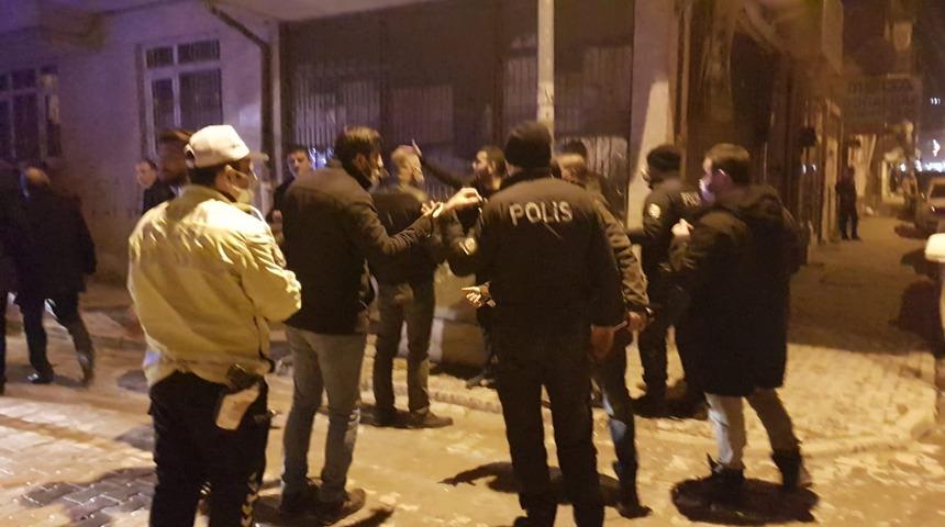 Balkonundan rastgele ateş ettiği içini kendisini ihbar eden kişiyi vurdu