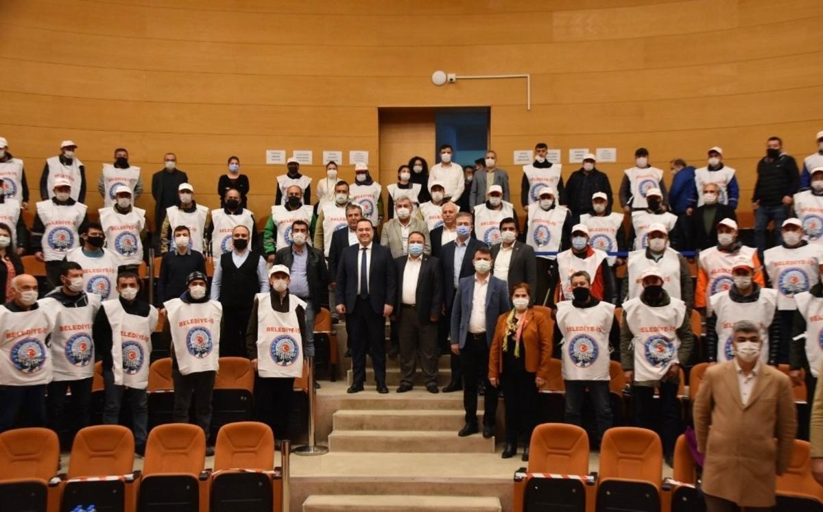 Akhisar Belediyesi&rsquo;nde net iş&ccedil;i maaşı 3 bin 300 TL oldu