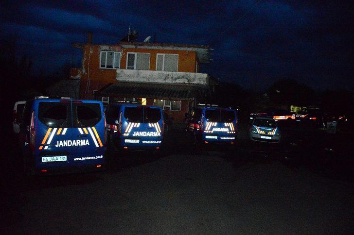 Hayvan koruma derneğinde horoz dövüştürürken yakalandılar G4