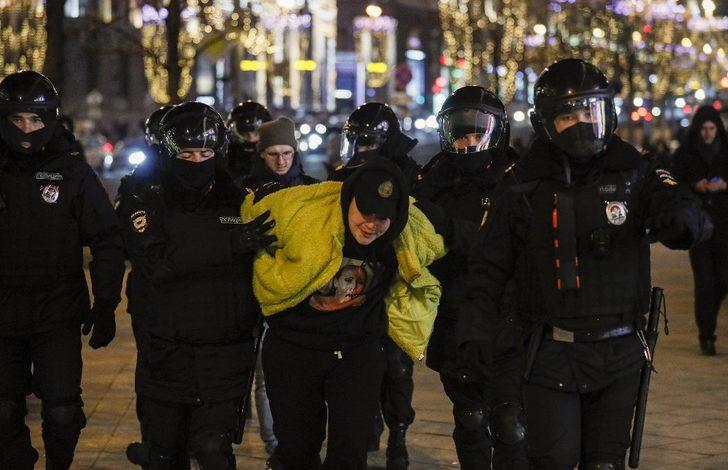 Rusya’da Navalny destekçileri mahkeme kararının ardından sokaklara döküldü G5