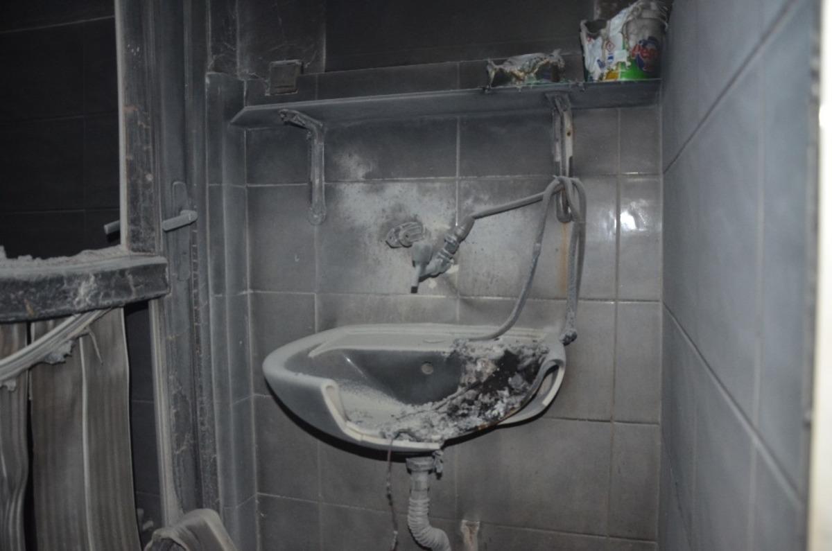 Uyumayan komşu esnafın ekmek teknesini kurtardı