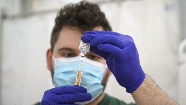 Covid: Oxford araştırması, Covid-19 aşısının virüsün bulaştırılmasını büyük oranda engellediğini tespit etti 1