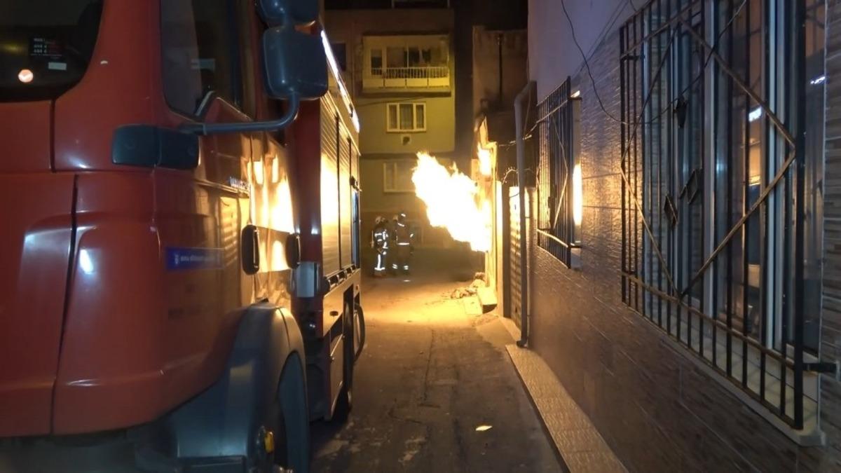 (&Ouml;zel) Bursa&rsquo;da korku dolu anlar...Doğalgaz kutusu b&uuml;y&uuml;k bir g&uuml;r&uuml;lt&uuml; ile patladı