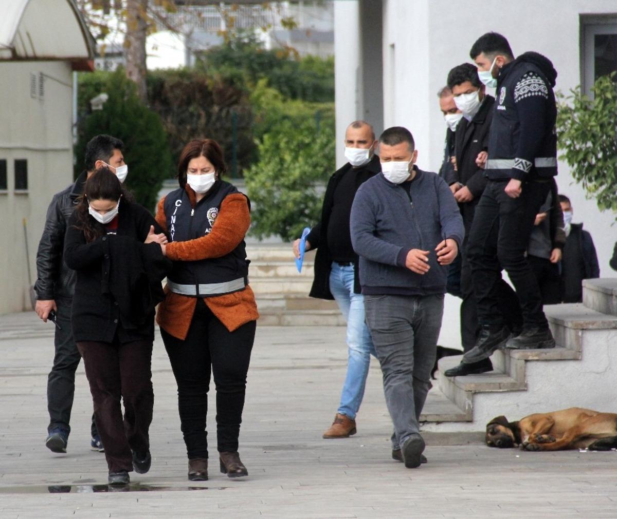 &Ouml;ğretmenle m&uuml;d&uuml;r yardımcısının yasak aşkı iki kişiye mezar oldu