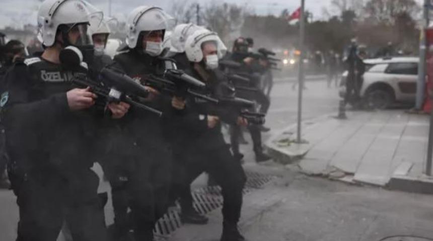 İstanbul Valiliği: Kadıköy'de gözaltına alınan 76 kişi serbest bırakıldı, 29 kişinin işlemleri sürüyor