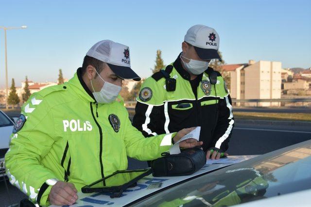 Yayalara yol vermeyen 19 sürücüye ceza yazıldı