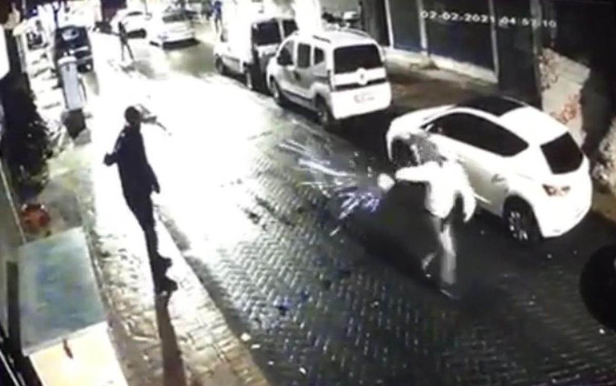 (&Ouml;zel) Beyoğlu&rsquo;nda işyerinin kurşun yağmuruna tutulduğu anlar kamerada