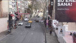 Beşiktaş'ta dehşet anları: Vicdansız sürücü gence çarpıp böyle kaçtı