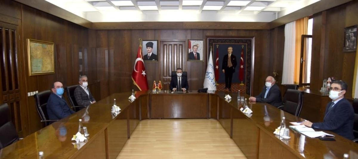 Vali Aksoy muhtarları dinledi