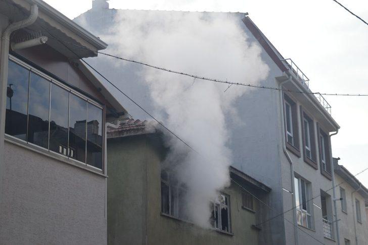 Eskişehir’de sobadan çıkan yangında 2 çocuk yaralandı G3
