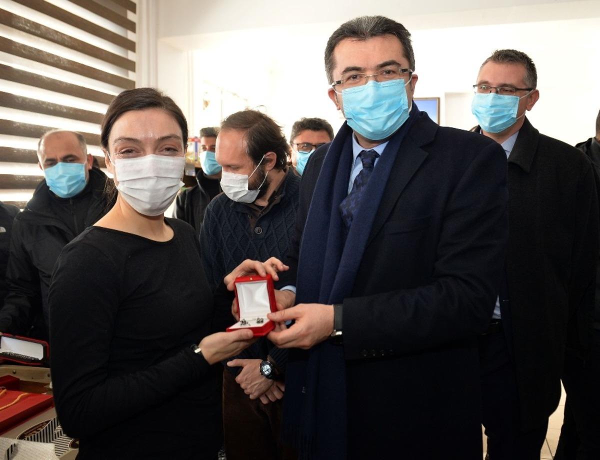 Erzurum Valisi Memiş, &lsquo;Kuru Otlar &Uuml;st&uuml;ne&rsquo; film setini ziyaret etti