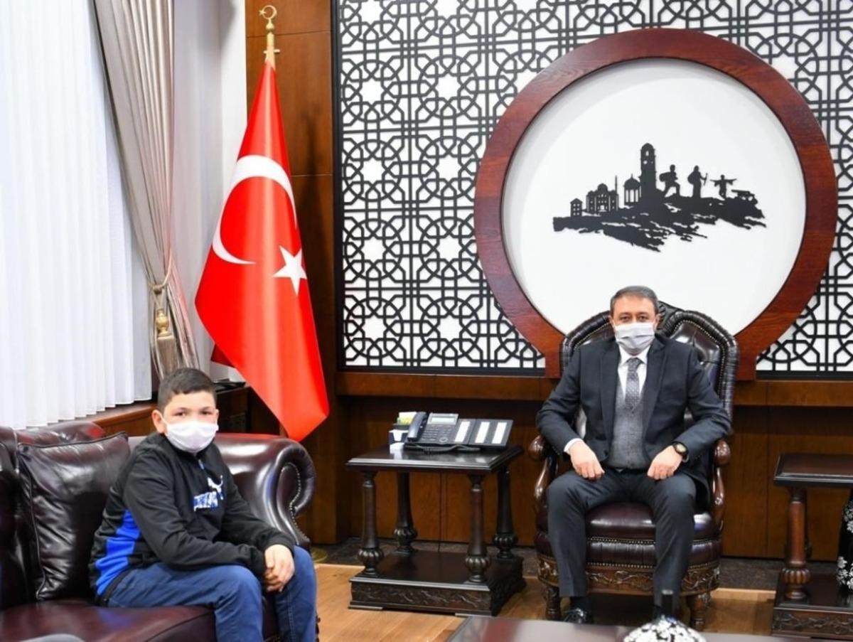 &Ccedil;oban Şevki&rsquo;den Vali Şıldak&rsquo;a ziyaret