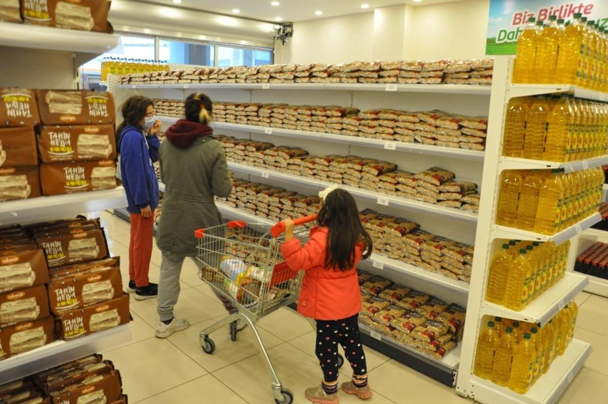 Ey&uuml;psultan&rsquo;da Sosyal Marketten 6 bin 500 kişi faydalandı