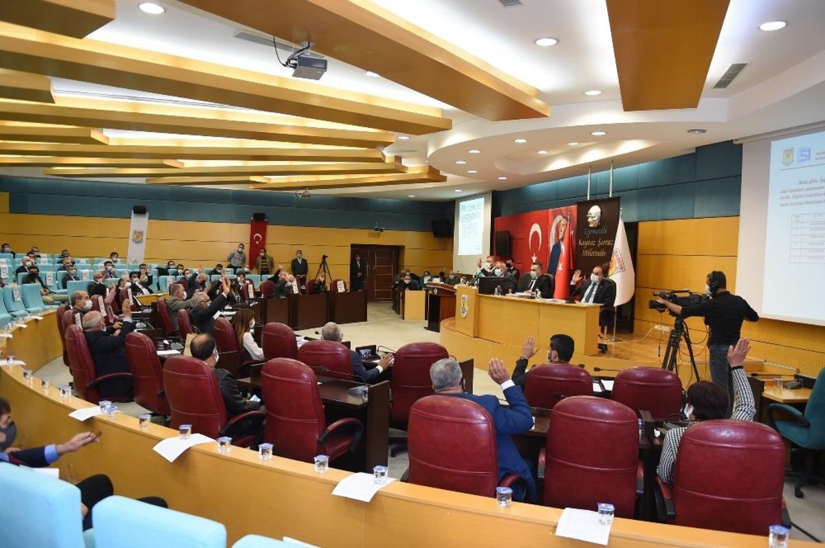 Bozdoğan&rsquo;dan yatırımcılara &ccedil;ağrı: &ldquo;Gerekirse &ouml;nlerine halı bile sererim&rdquo;