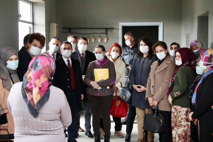 Vali Aktaş köylü kadınları ziyaret etti G3