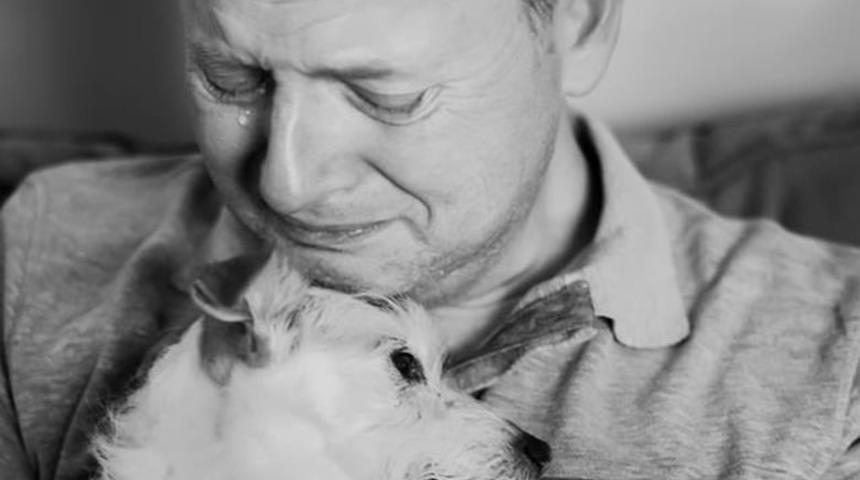 Televizyon sunucusu Chad Tucker’ın hayatını kurtaran köpeğine yazdığı son mektup duygulandıracak!