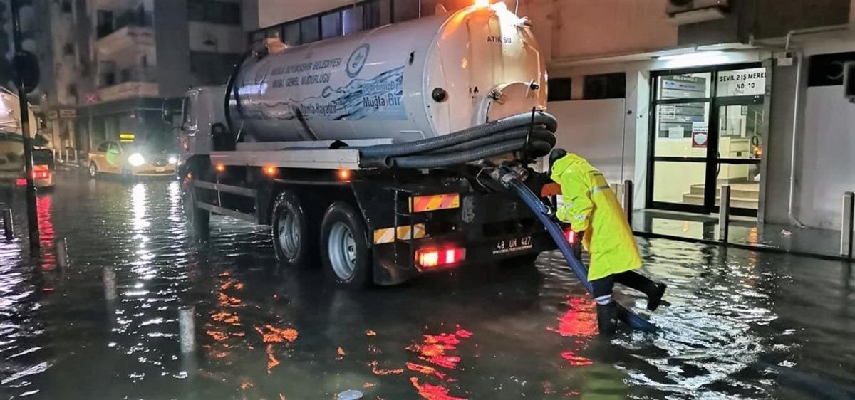 MUSKİ ekipleri İzmir&rsquo;de