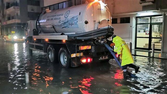 MUSKİ ekipleri İzmir’de