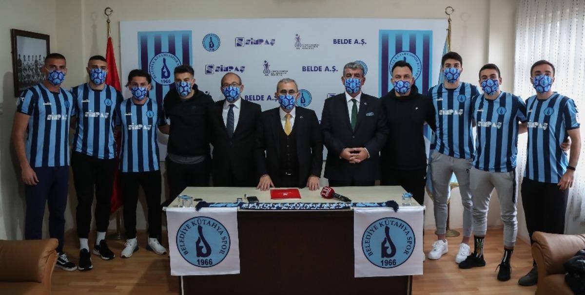 Belediye K&uuml;tahyaspor&rsquo;dan imza şov