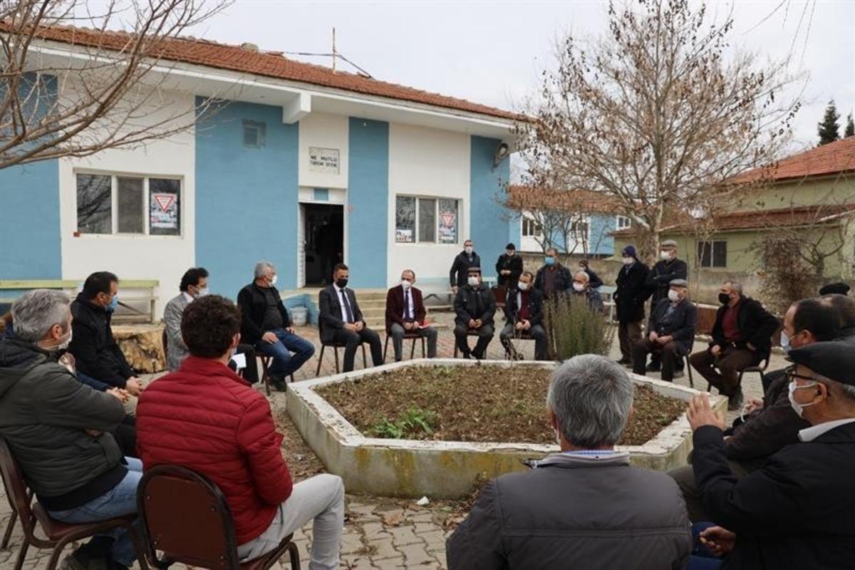 İl M&uuml;d&uuml;r&uuml; Yoldaş, Zemzemiye k&ouml;y&uuml;nde &uuml;reticilerin sorunlarını dinledi