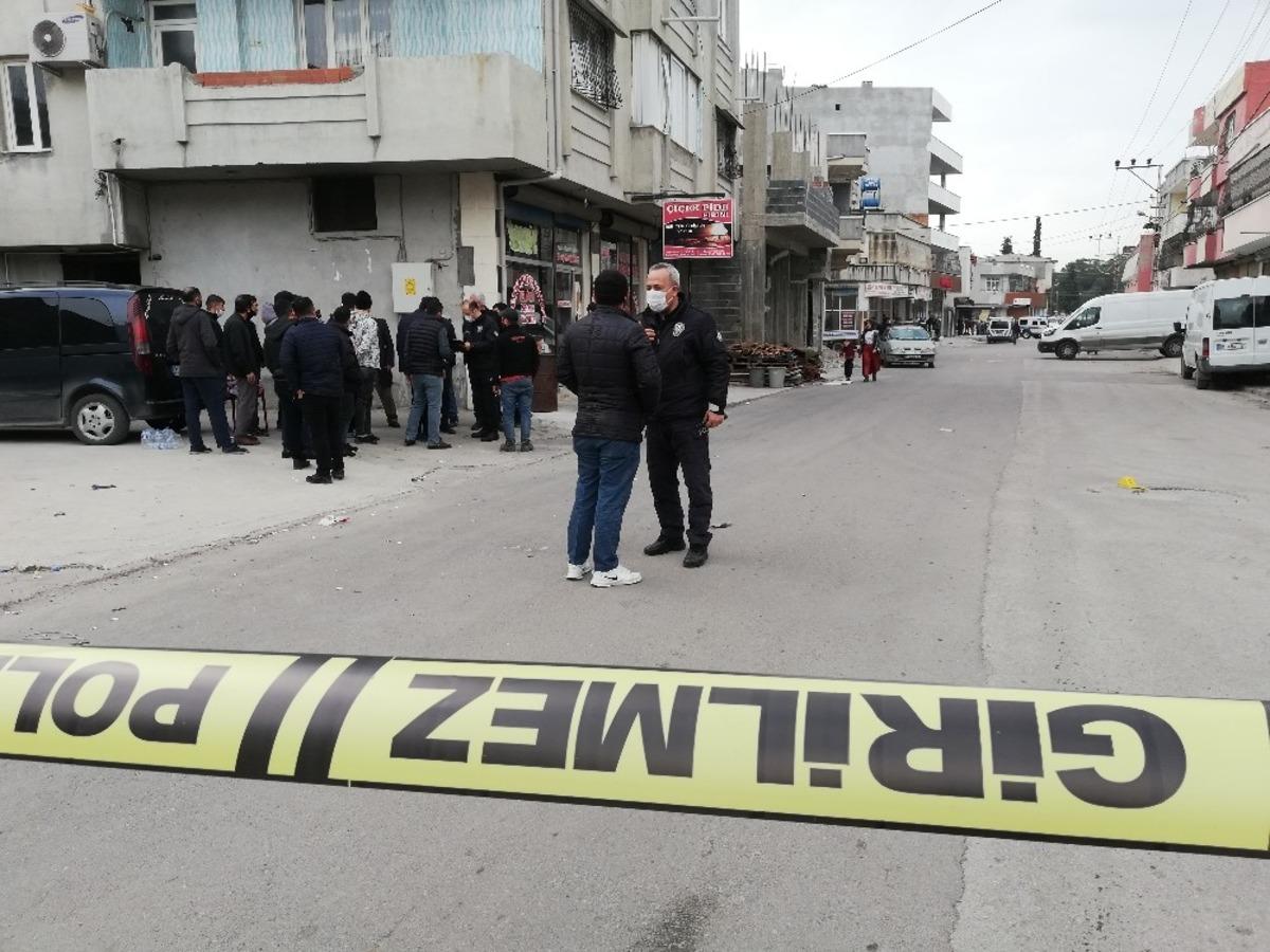 Adana&rsquo;da 2 aile arasında silahlı kavga: 5 yaralı