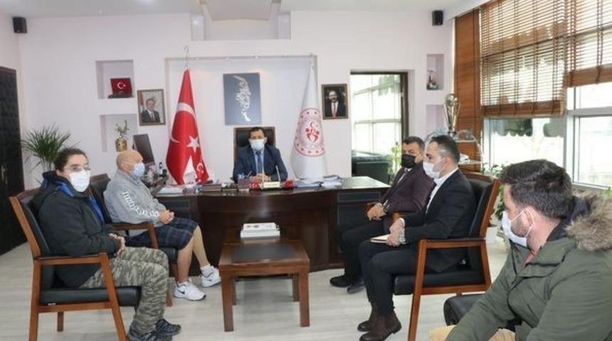 Kabakcı, y&uuml;zme antren&ouml;rleri ile toplantı yaptı