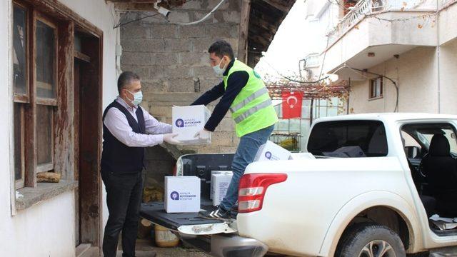 Karantinadaki mahalleye gıda yardımı