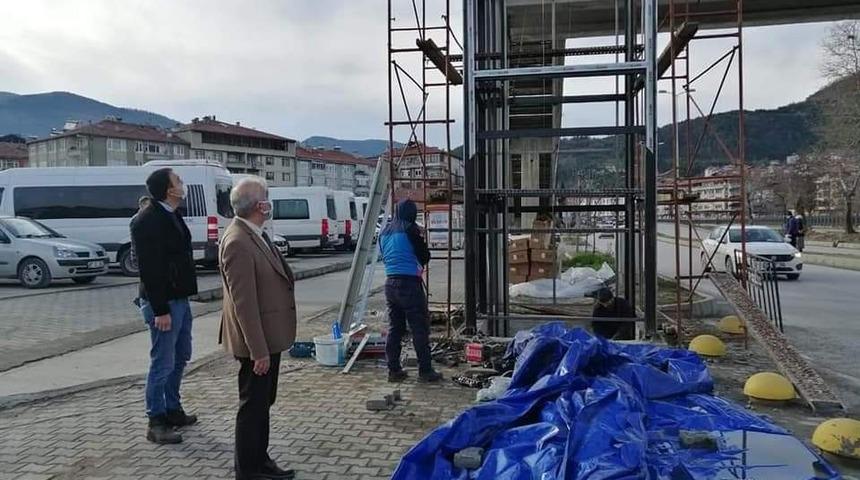 Devrek’te üst geçidin asansör inşaatı hızla devam ediyor
