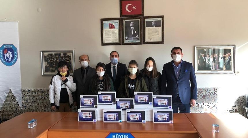Büyükşehir Belediyesi’nden Hüyük’teki öğrencilere tablet desteği