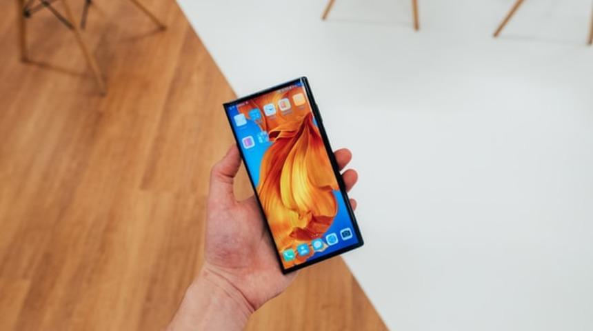 Yeni katlanabilir telefon geliyor: Huawei Mate X2'nin tanıtım tarihi belli oldu!