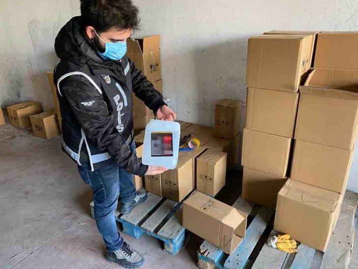 Kaçak alkolleri arabaya yüklerken suçüstü yakalandılar G2