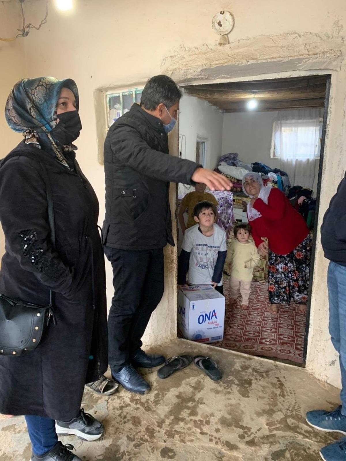 Uyuşturucuyla m&uuml;cadele ekibinden yetimlere gıda yardımı