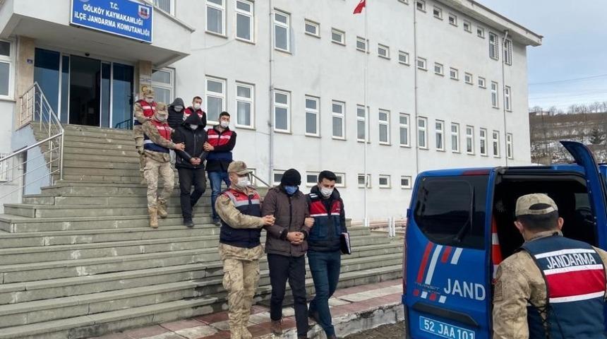 Ordu’da direklerden telefon kablosu çalanlar yakalandı