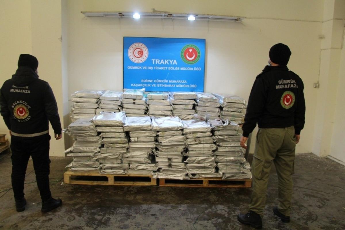 Kapıkule&rsquo;de yabancı plakalı tırda 230 kilo uyuşturucu ele ge&ccedil;irildi