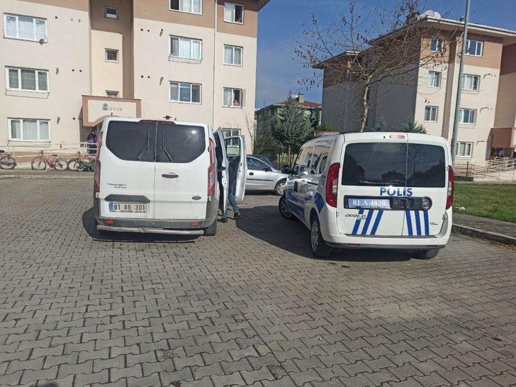 Eşini bıçakladı G2