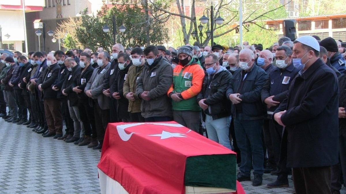 Su arızası i&ccedil;in girdiği &ccedil;ukurda hayatını kaybeden belediye &ccedil;alışanı son yolculuğuna uğurlandı