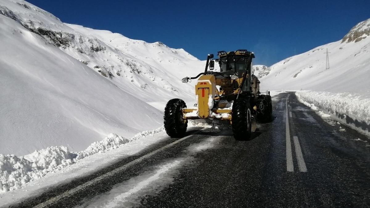 Van- Bah&ccedil;esaray yolu ulaşıma a&ccedil;ıldı