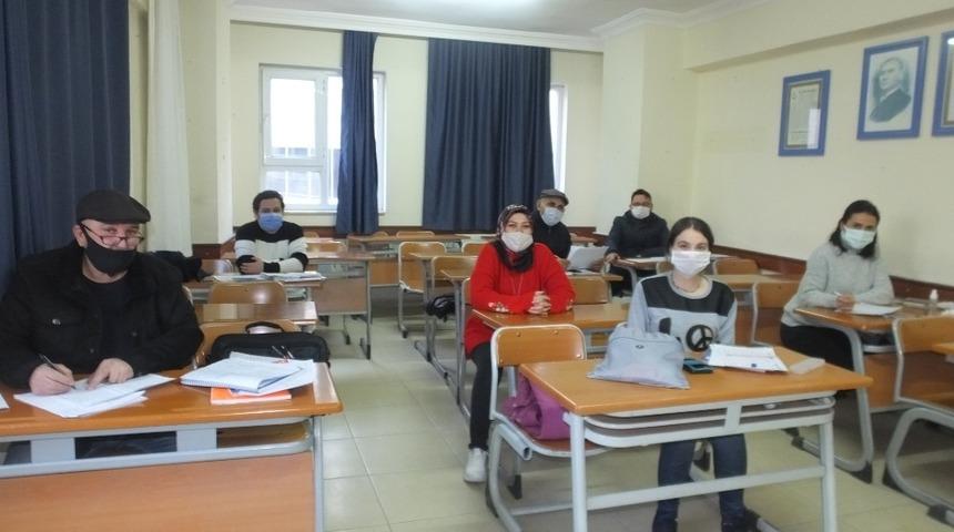 Burhaniye&rsquo;de İngilizce kursu ilgi g&ouml;rd&uuml;