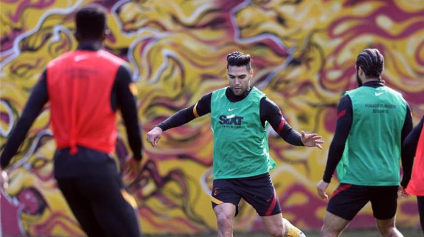  Galatasaray'da Radamel Falcao takımla çalıştı