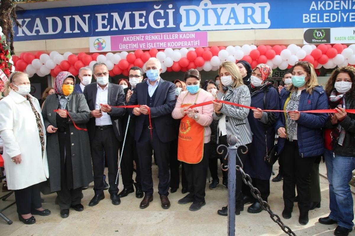 Başkan G&uuml;ltak, kooperatif &uuml;yesi kadınlarla Kadın Emeği Diyarında buluştu