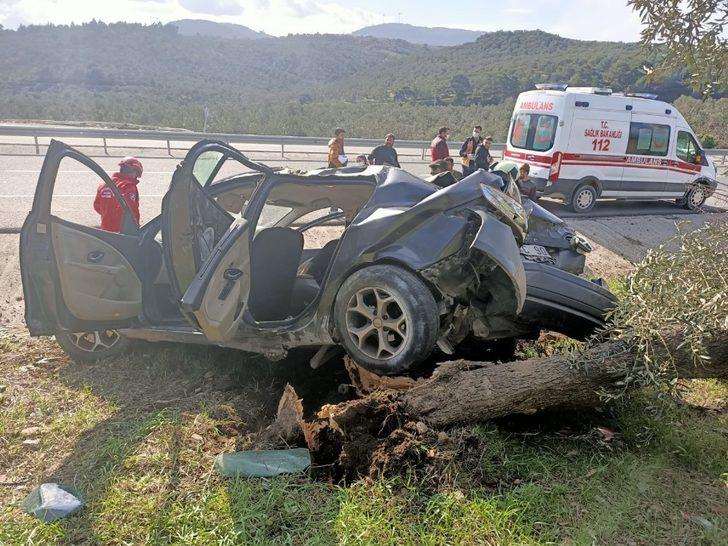 Takla atan araçta 3 kişi yaralandı G1