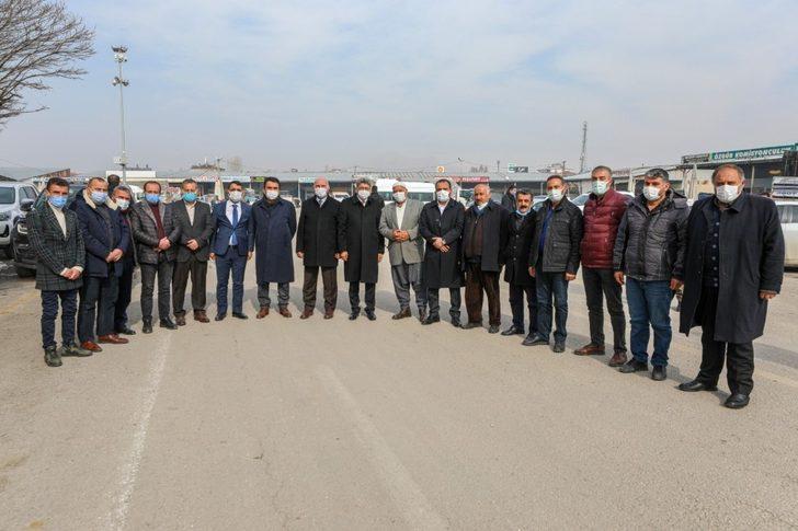 Vali Bilmez, sebze ve meyve komisyoncularıyla buluştu G1