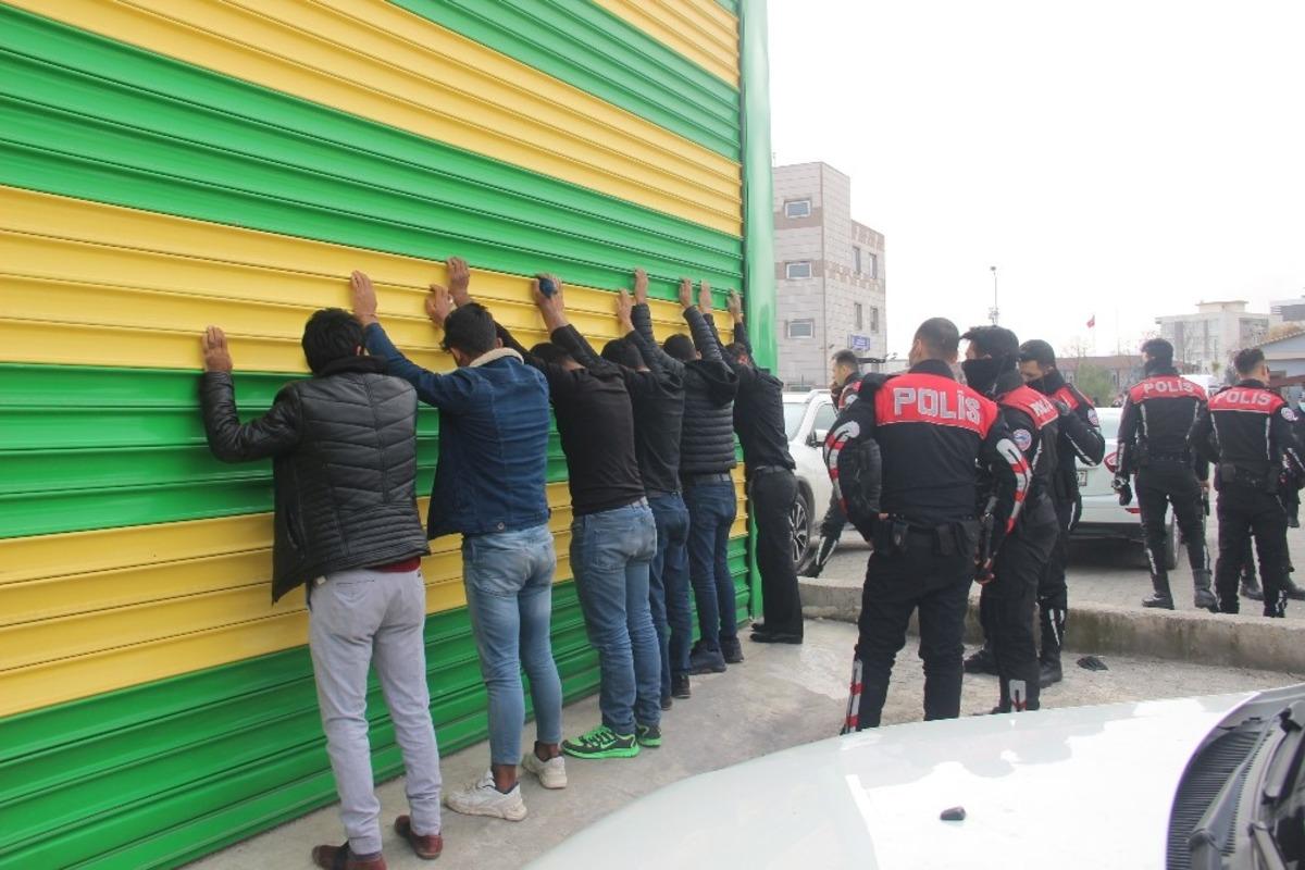 Şanlıurfa&rsquo;da silahlı &ccedil;atışma kamerada: 30 g&ouml;zaltı