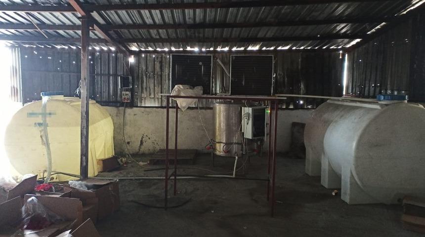 Sultangazi’de polisten sahte alkol imalathanesine baskın