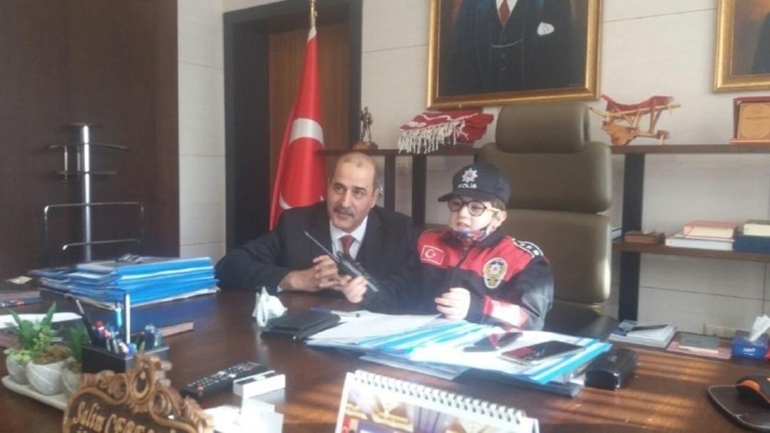 Otizmli Efe polis oldu