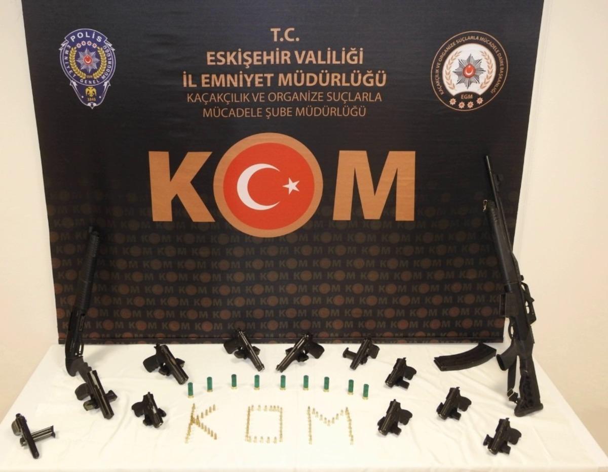 Eskişehir&rsquo;de silah ka&ccedil;ak&ccedil;ılığı operasyonu