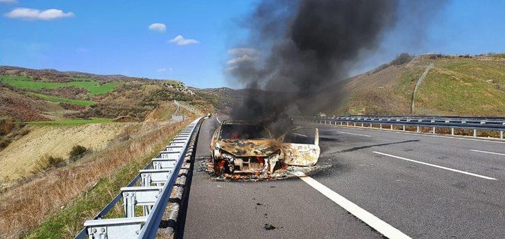 Balıkesir’de otobanda araç yangını G2