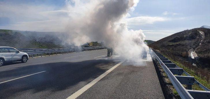 Balıkesir’de otobanda araç yangını G3