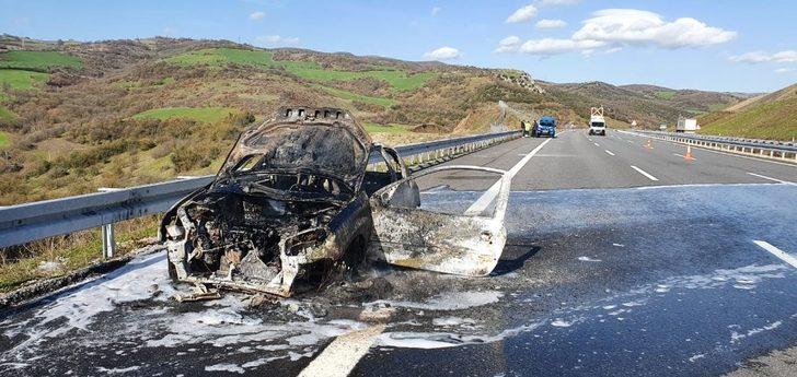 Balıkesir’de otobanda araç yangını G4
