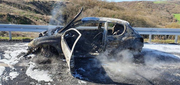 Balıkesir’de otobanda araç yangını G5